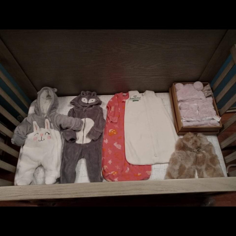 🚫sold on Facebook🚫0-3/0-6month winter baby girl snowsuit and winter apparel